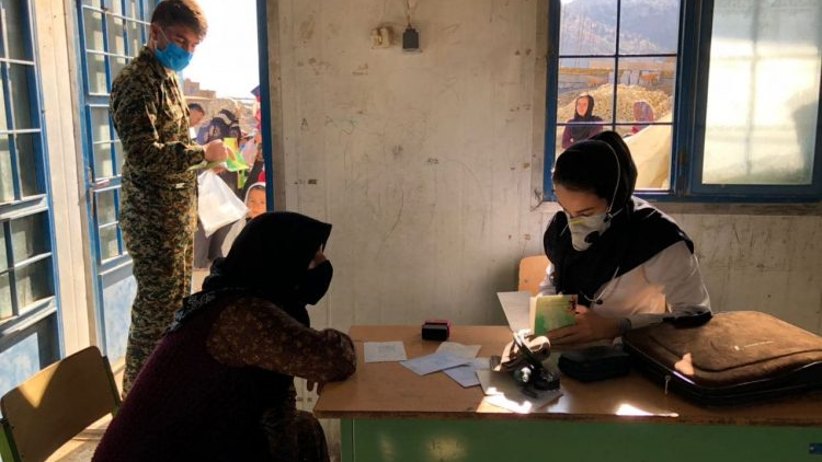 گفتوگو با داوطلب جوانی که در روستای دورافتاده لرستان طبابت میکند